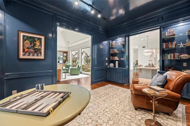 $879,000 | 987 South Post Oak Lane, Houston, TX 77056