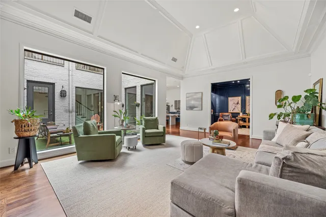 $879,000 | 987 South Post Oak Lane, Houston, TX 77056