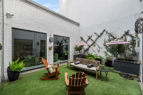 $879,000 | 987 South Post Oak Lane, Houston, TX 77056