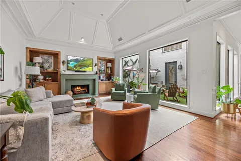 $879,000 | 987 South Post Oak Lane, Houston, TX 77056