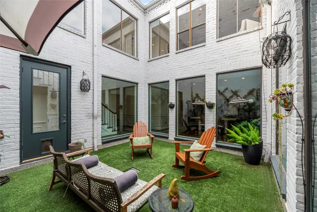 $879,000 | 987 South Post Oak Lane, Houston, TX 77056