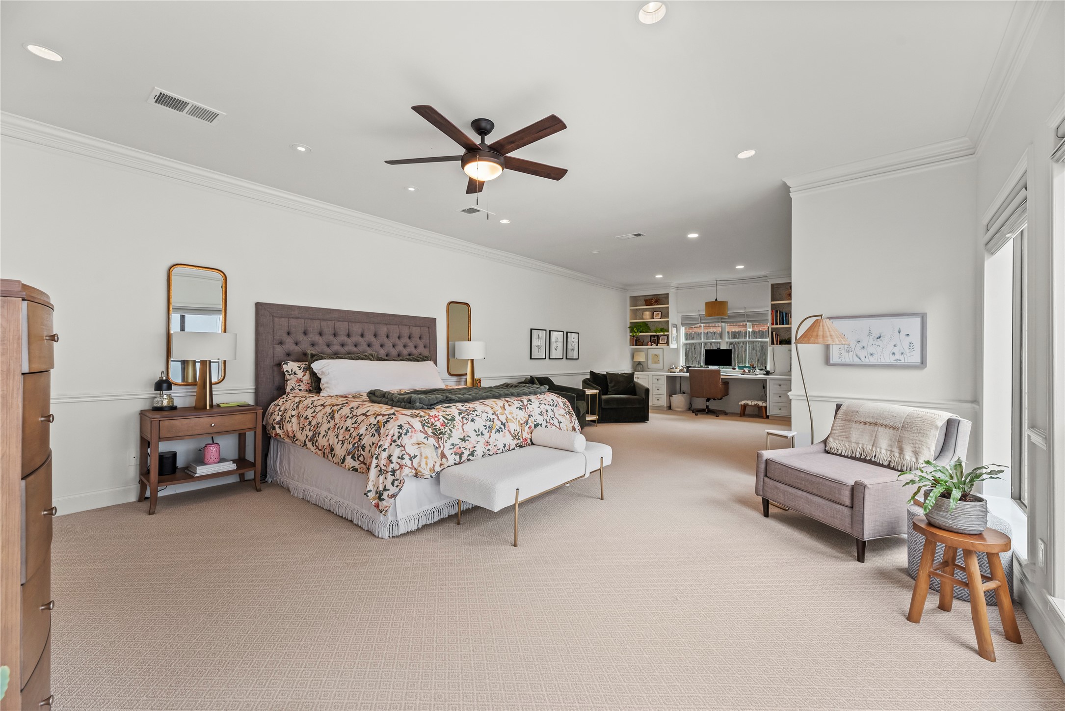 987 South Post Oak Lane Houston, TX 77056 - Photo 25 of 46 a bedroom with furniture and a bed