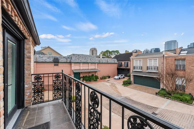 $879,000 | 987 South Post Oak Lane, Houston, TX 77056