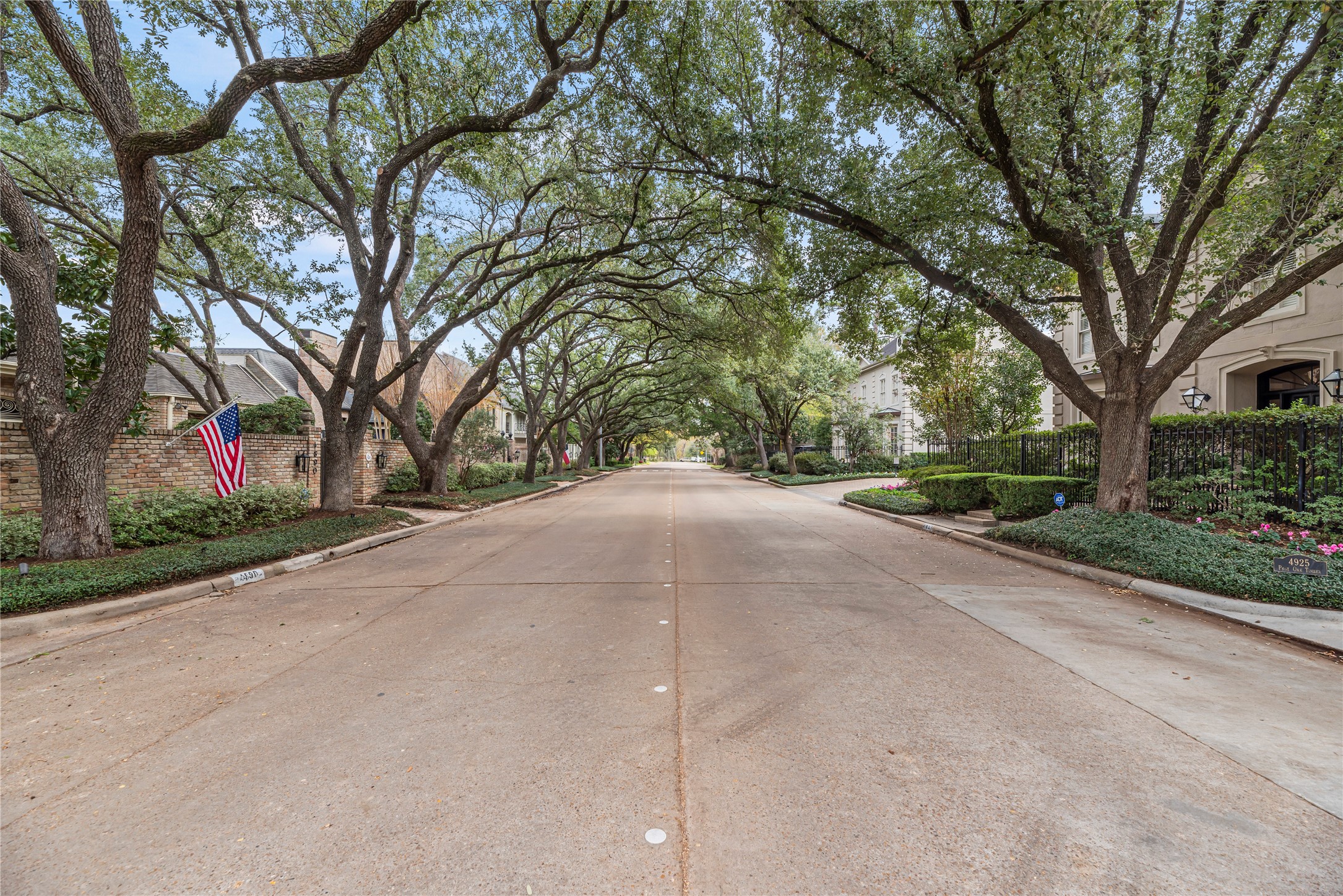 987 South Post Oak Lane Houston, TX 77056 - Photo 36 of 46 a view of outdoor space and yard