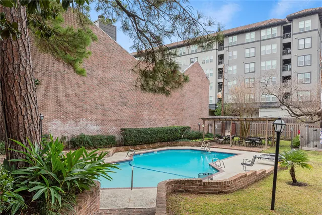 $879,000 | 987 South Post Oak Lane, Houston, TX 77056