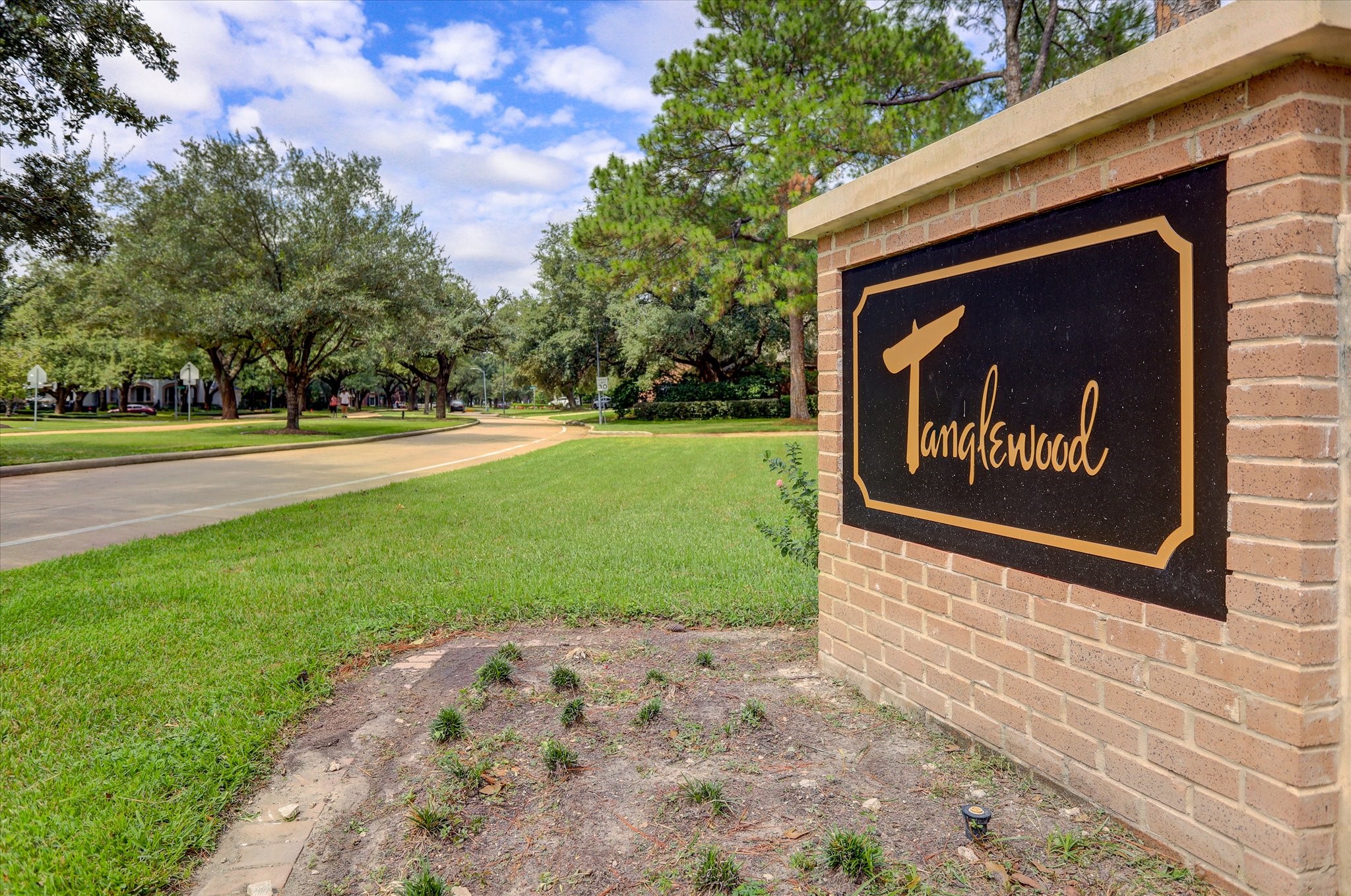 987 South Post Oak Lane Houston, TX 77056 - Photo 38 of 46 a sign that is on the side of a building