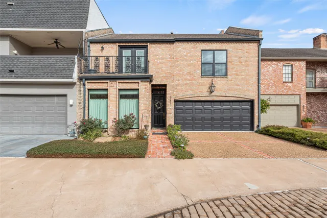 $879,000 | 987 South Post Oak Lane, Houston, TX 77056
