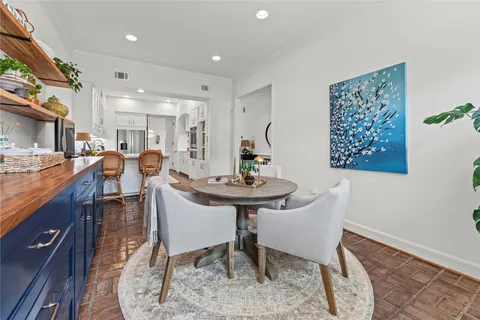 $879,000 | 987 South Post Oak Lane, Houston, TX 77056