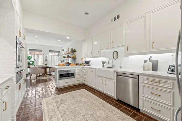 $879,000 | 987 South Post Oak Lane, Houston, TX 77056