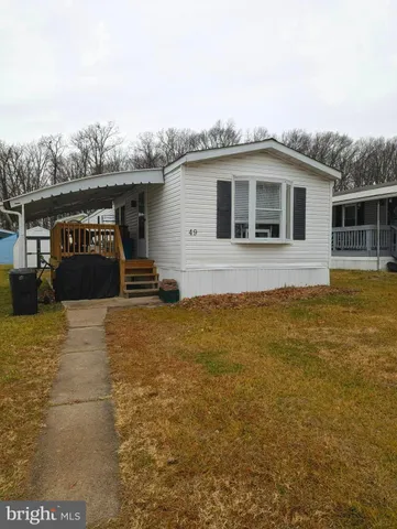 a front view of house with yard