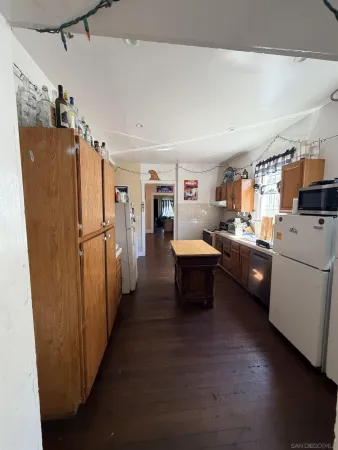 $11,800 | 2803 Menlo Avenue, Los Angeles, CA 90007