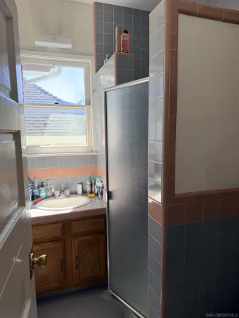 $11,800 | 2803 Menlo Avenue, Los Angeles, CA 90007