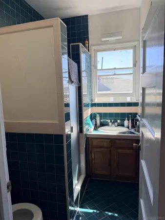 $11,800 | 2803 Menlo Avenue, Los Angeles, CA 90007