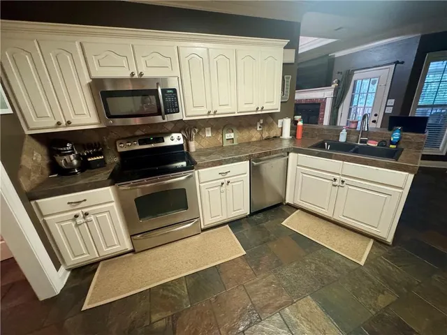 $323,000 | 8 Cedar Crest Drive, Pineville, LA 71360