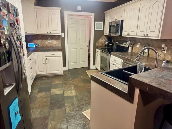 $315,000 | 8 Cedar Crest Drive, Pineville, LA 71360