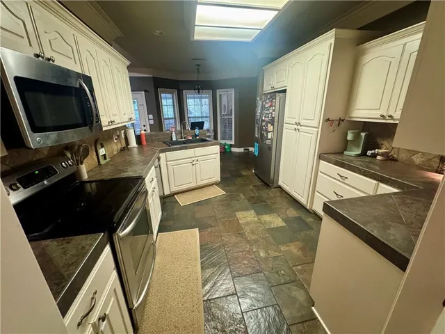 $323,000 | 8 Cedar Crest Drive, Pineville, LA 71360