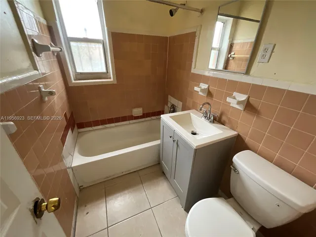 $2,000 | 648 Northeast 139th Street, Unit 650, North Miami, FL 33161