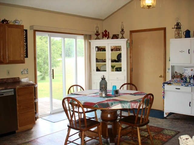 9842 East Pleasant Valley Road Shepherd, MI 48883 - Photo 4 of 38 1833555-3.JPG