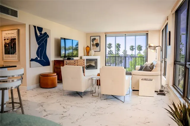 $3,950 | 707 South Gulfstream Avenue, Unit 301, Sarasota, FL 34236