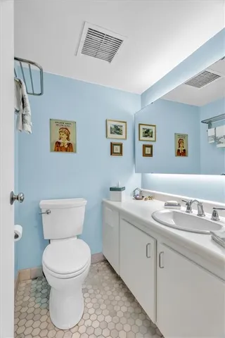 $349,000 | 2510 Grand Boulevard, Unit 2401, Kansas City, MO 64108