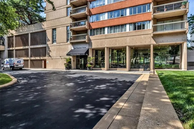 $349,000 | 2510 Grand Boulevard, Unit 2401, Kansas City, MO 64108