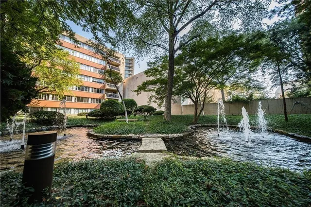 $349,000 | 2510 Grand Boulevard, Unit 2401, Kansas City, MO 64108