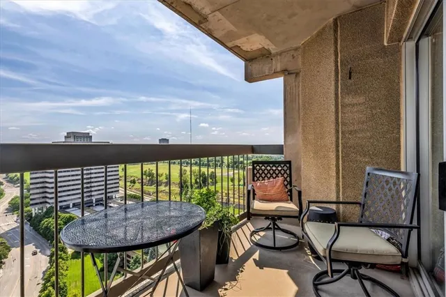 $349,000 | 2510 Grand Boulevard, Unit 2401, Kansas City, MO 64108