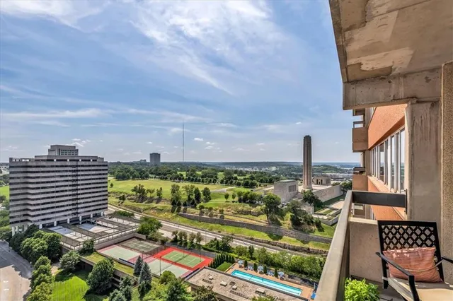 $349,000 | 2510 Grand Boulevard, Unit 2401, Kansas City, MO 64108