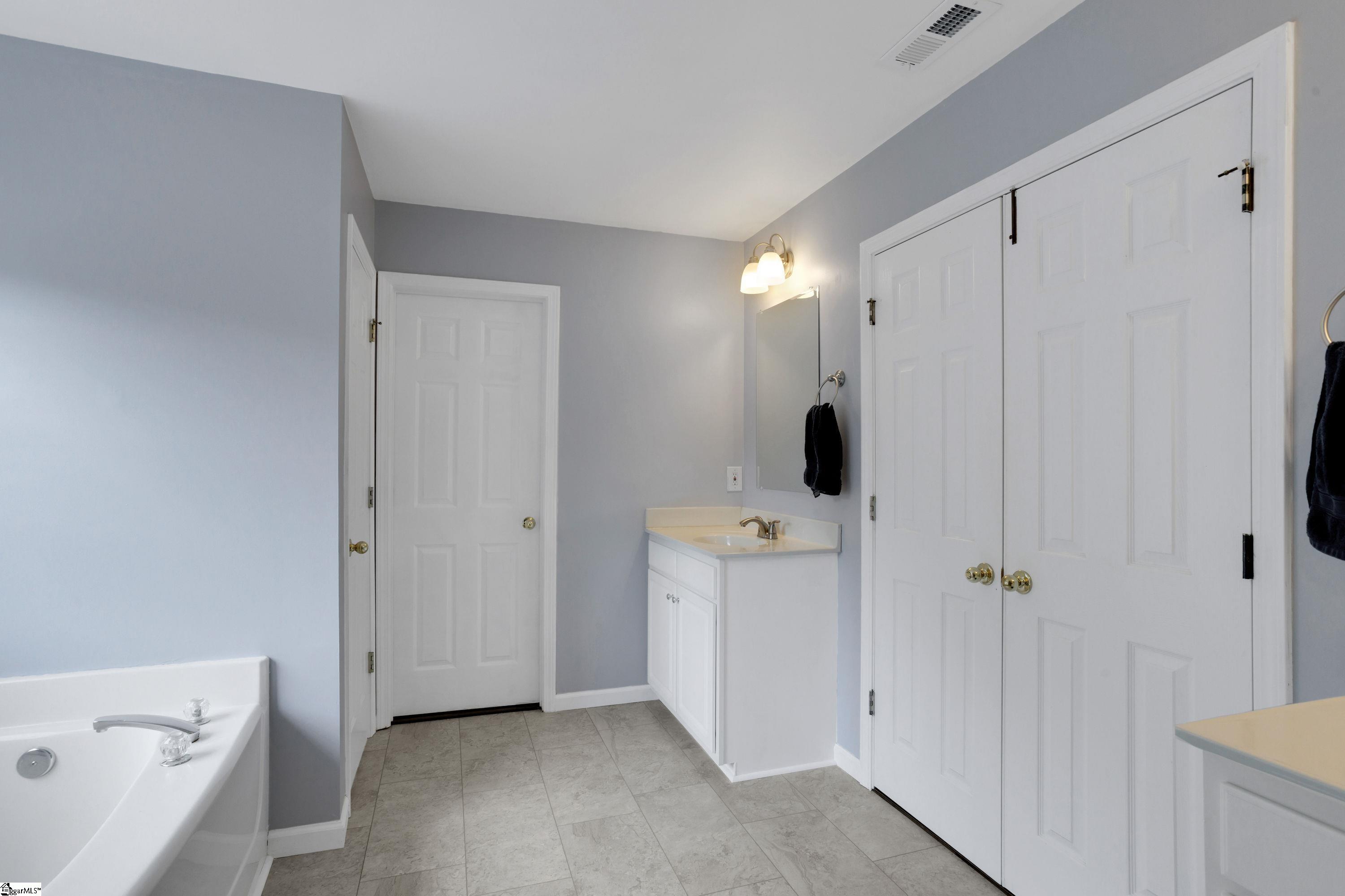 211 Ackerman Court Greenville, SC 29607 - Photo 18 of 36 Gallery Image 18
