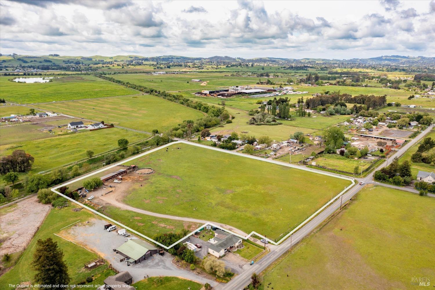 4400 Whistler Avenue Santa Rosa, CA 95407 - Photo 11 of 11 a view of a tennis court