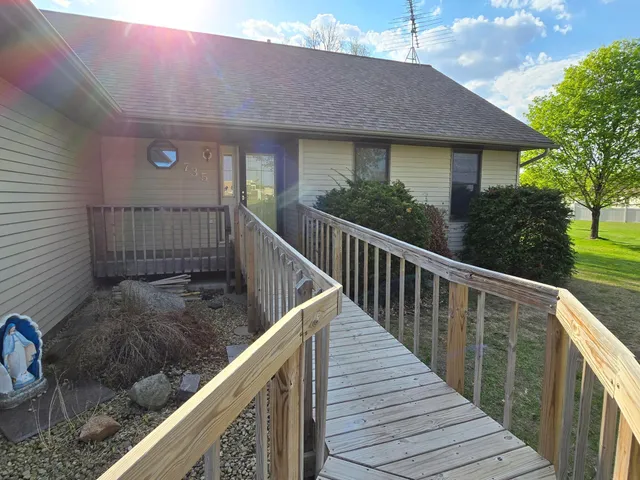 $300,000 | 735 10th Avenue South, Waite Park, MN 56387