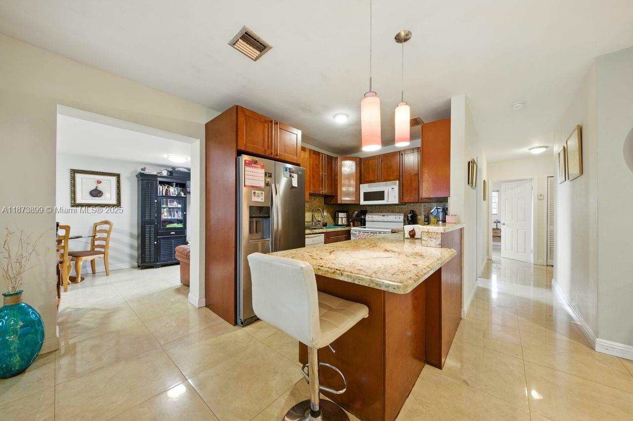 7375 Southwest 34th Street Miami, FL 33155 - Photo 4 of 22