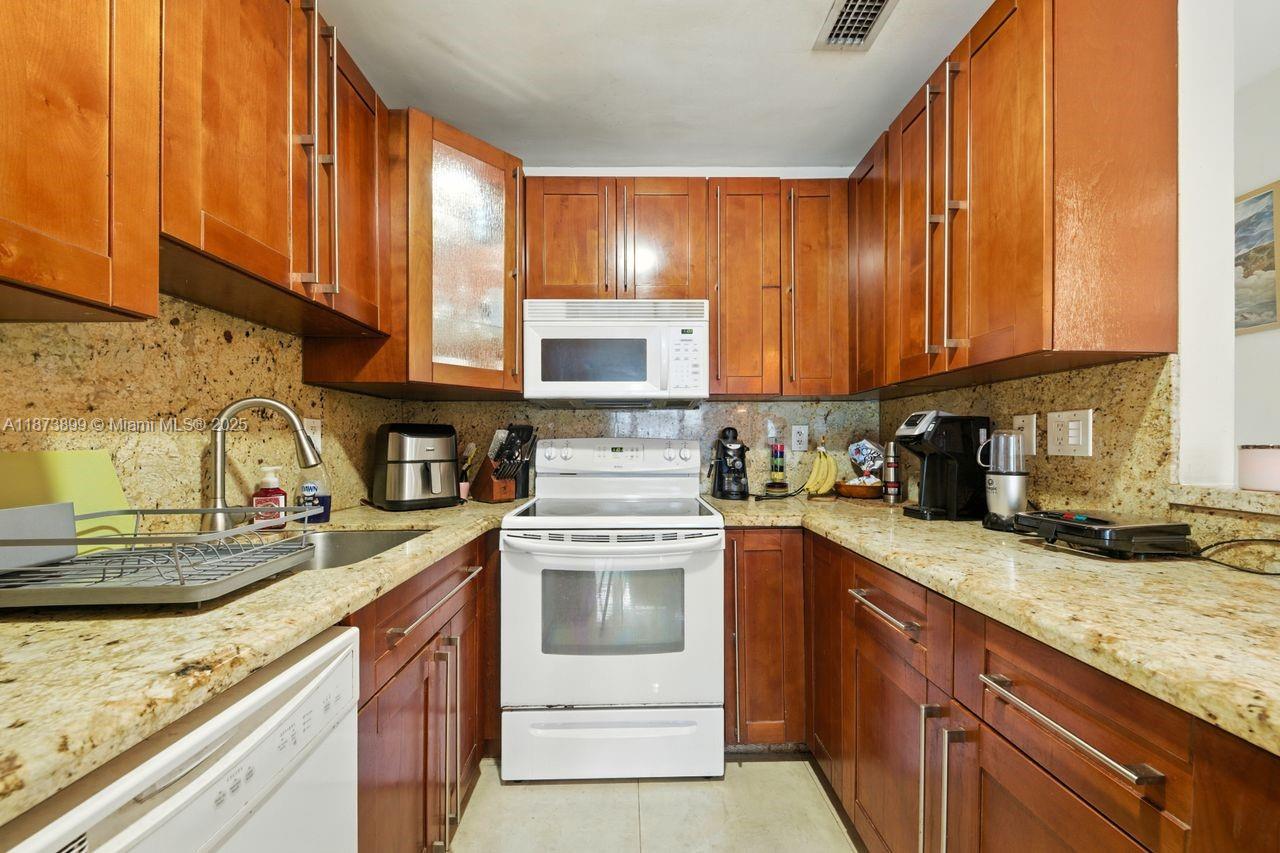 7375 Southwest 34th Street Miami, FL 33155 - Photo 8 of 22