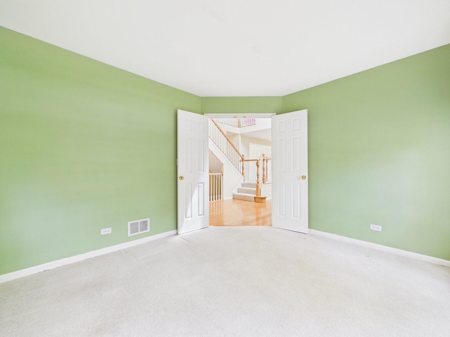 7486 Abbey Road Gurnee, IL 60031 - Photo 18 of 35 a view of a big room with windows