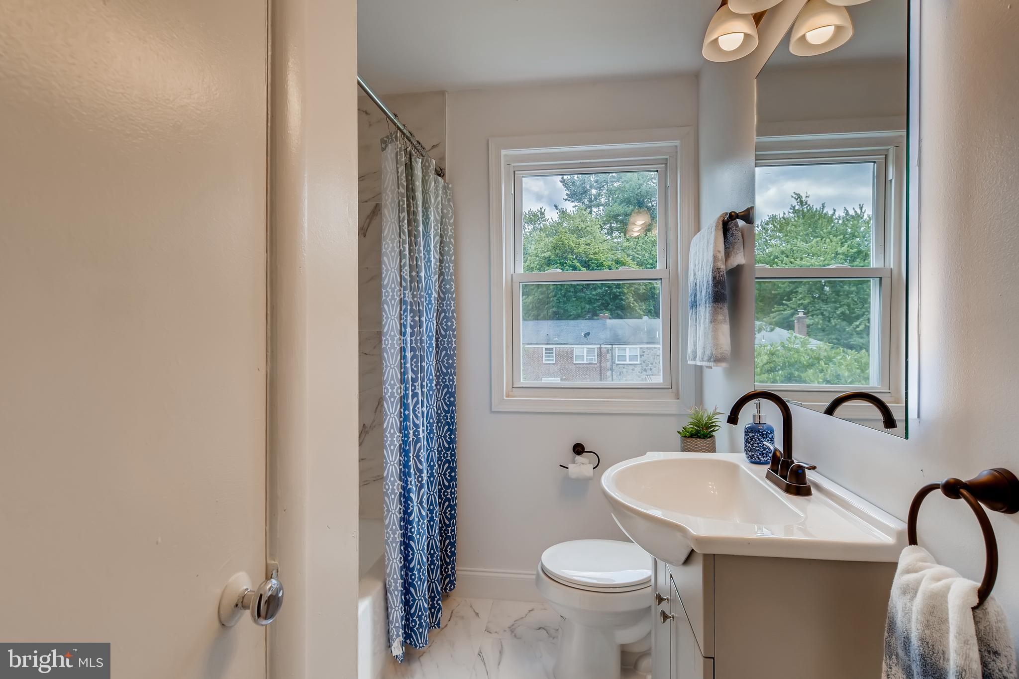 818 Reverdy Road Baltimore, MD 21212 - Photo 16 of 28 Upstairs Bathroom