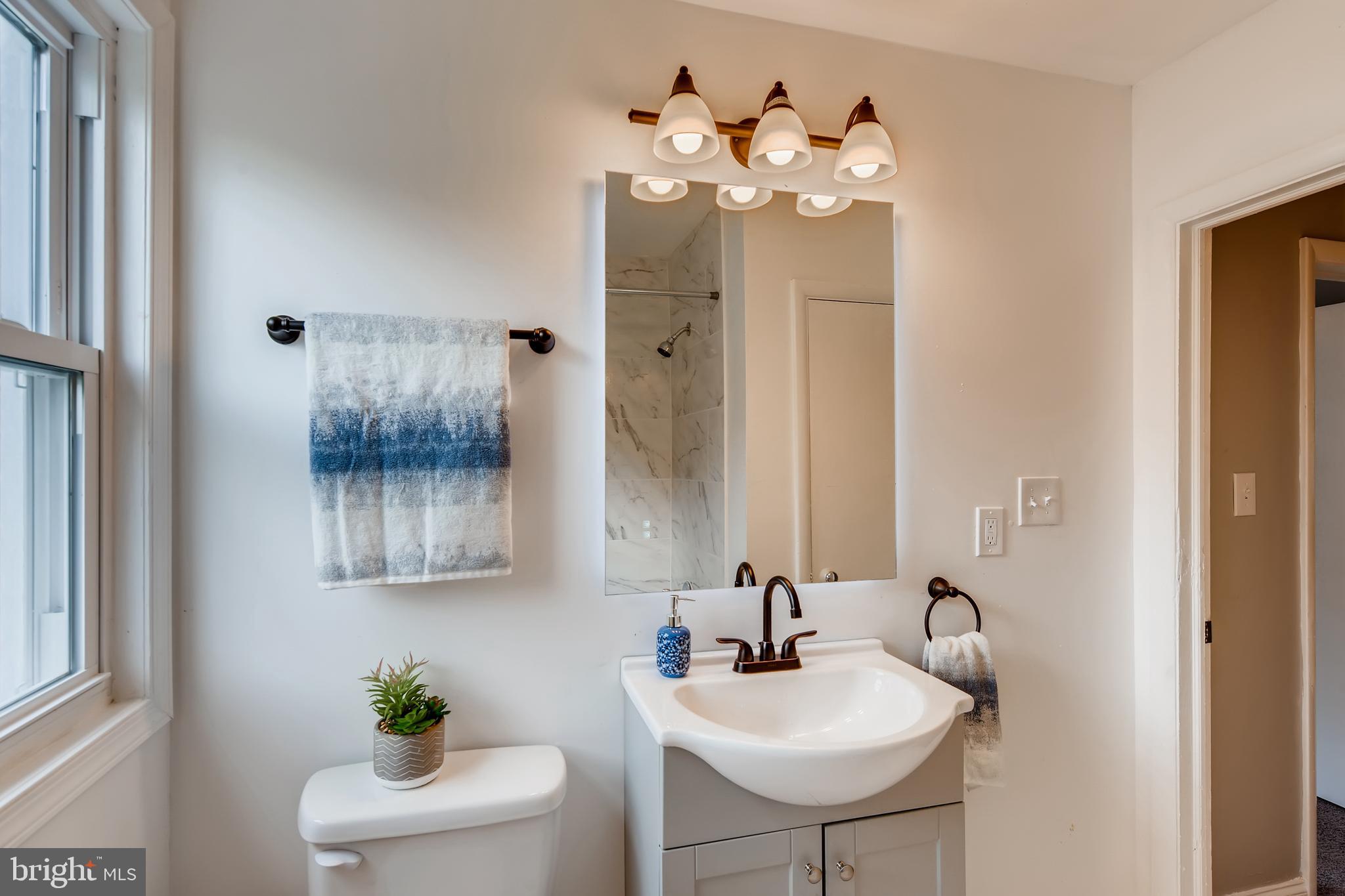 818 Reverdy Road Baltimore, MD 21212 - Photo 17 of 28 Upstairs Bathroom