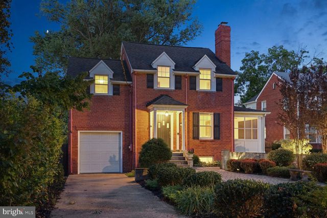 $1,050,000 | 207 South Irving Street, Arlington, VA 22204