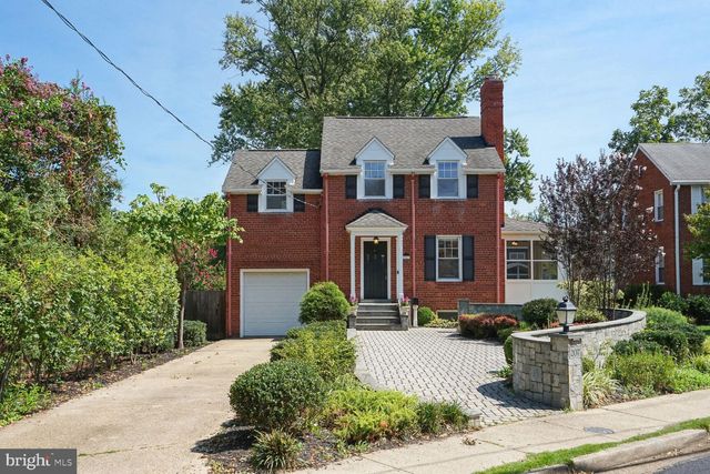 $1,050,000 | 207 South Irving Street, Arlington, VA 22204