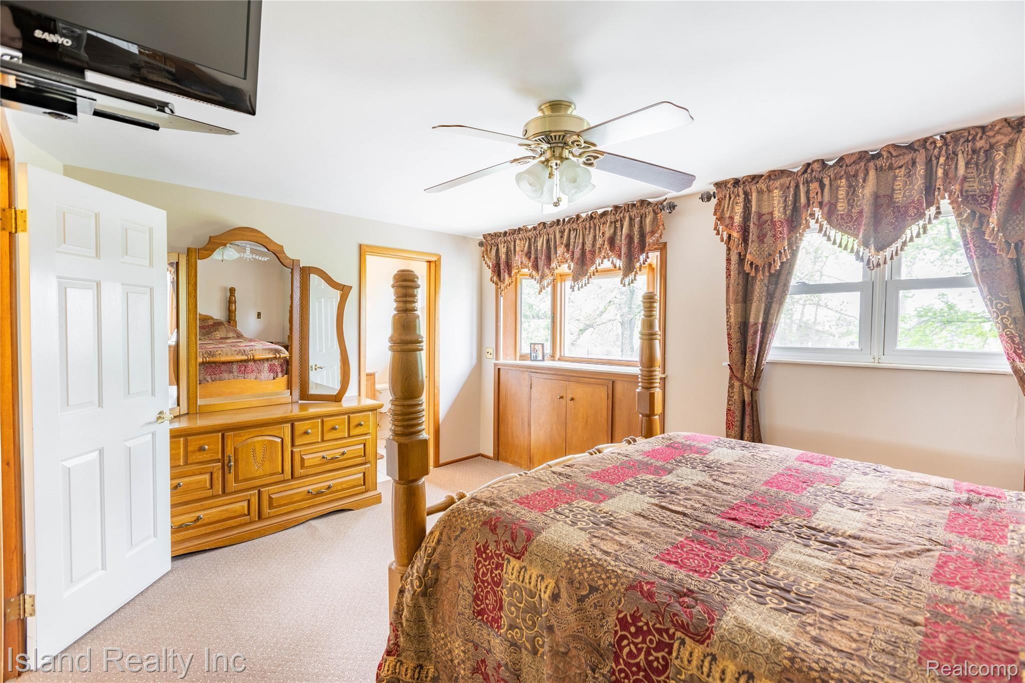 28669 Chatham Road Grosse Ile, MI 48138 - Photo 20 of 35 28669 Chatham, Grosse Ile (13 of 37).jpg