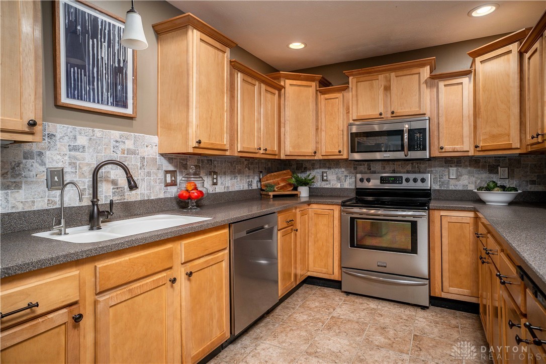 1273 Brooklands Road Kettering, OH 45409 - Photo 28 of 55
