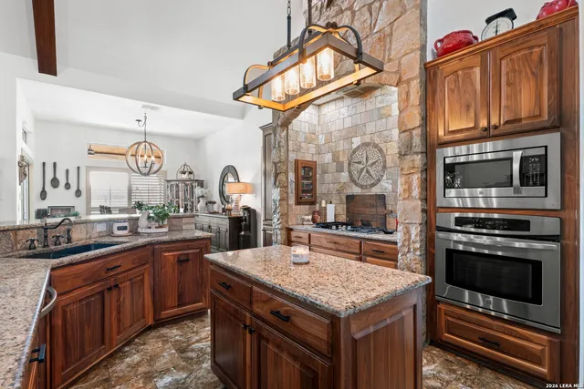 $2,350,000 | 819 County Road 356, Adkins, TX 78101