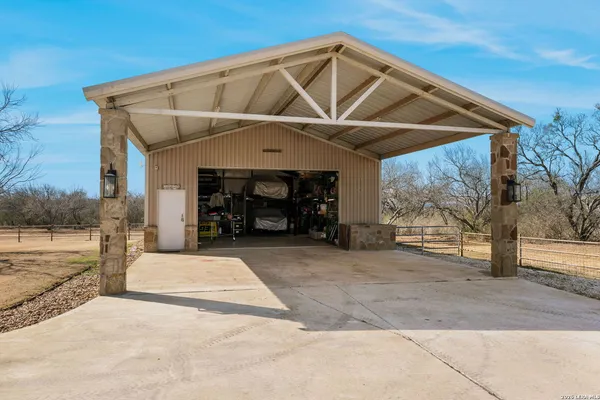$2,250,000 | 819 County Road 356, Adkins, TX 78101