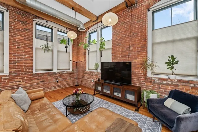 $419,000 | 589 Essex Street, Unit 102, Lynn, MA 01901