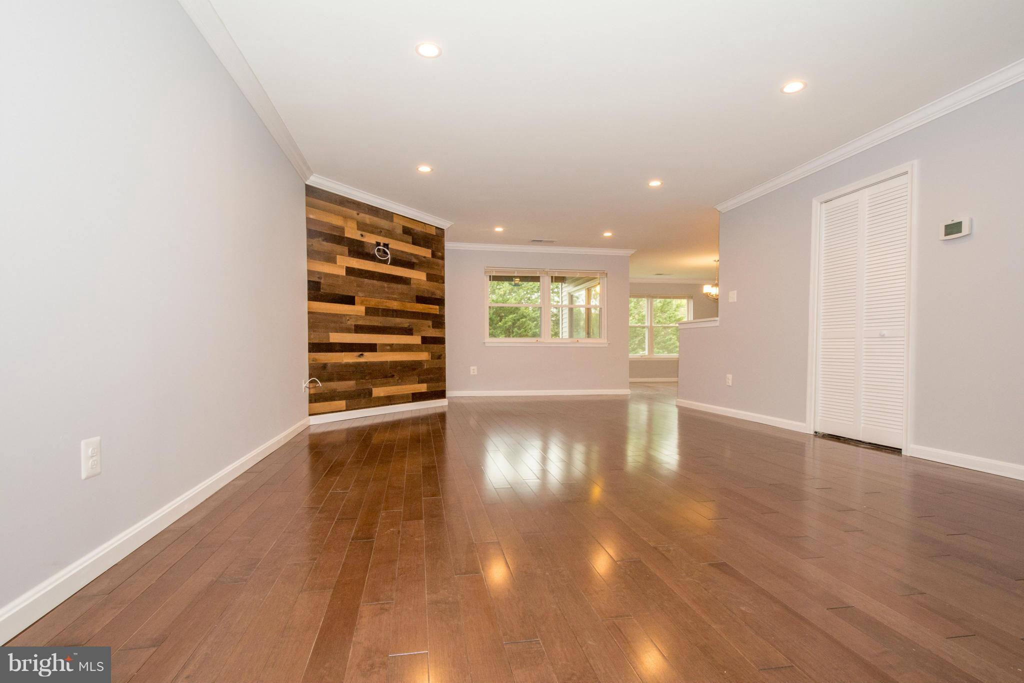 10 F Fallen Tree Court, Unit 206 Baltimore, MD 21227 - Photo 2 of 20 Living Room
