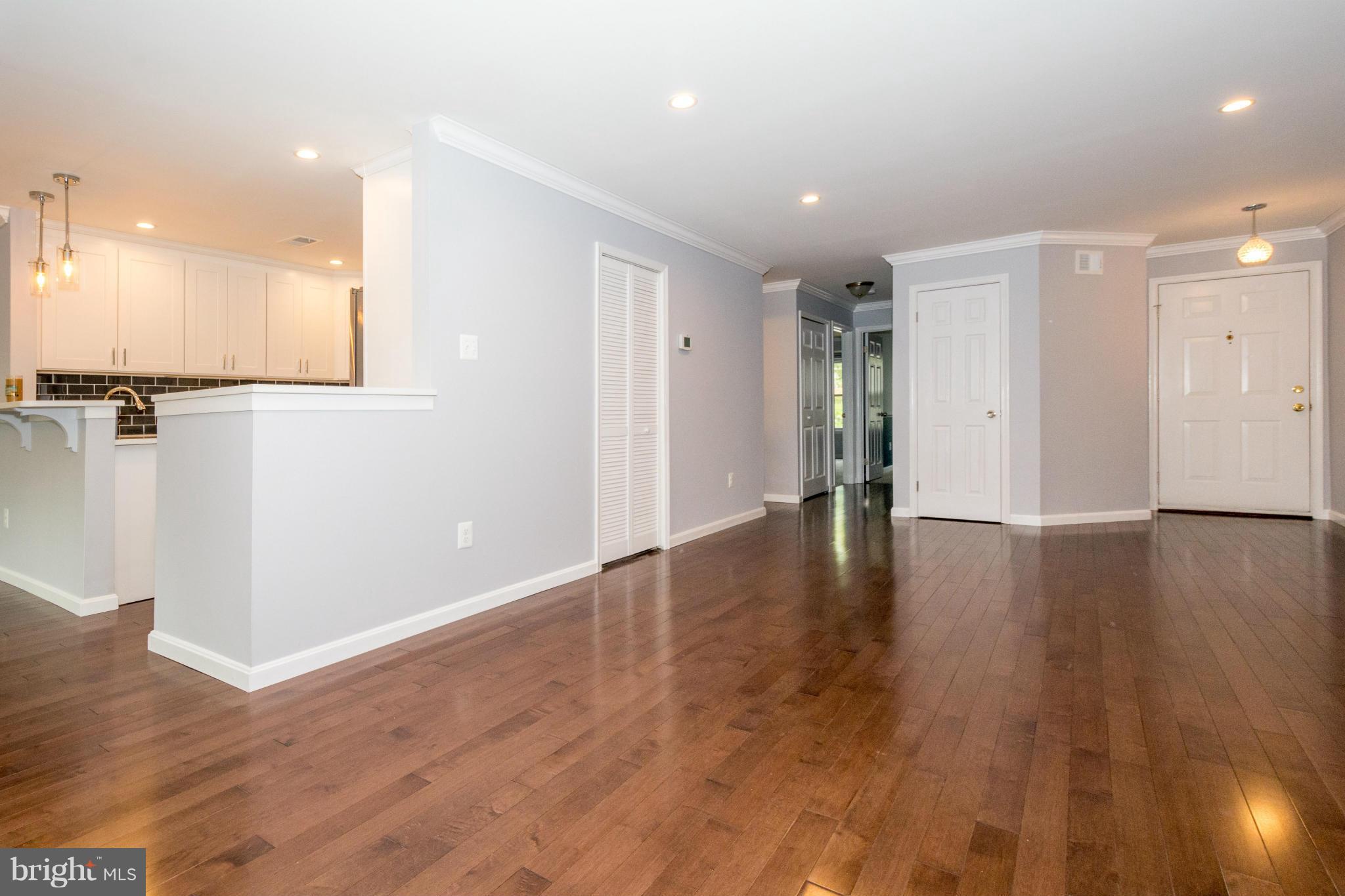 10 F Fallen Tree Court, Unit 206 Baltimore, MD 21227 - Photo 3 of 20 Living Room