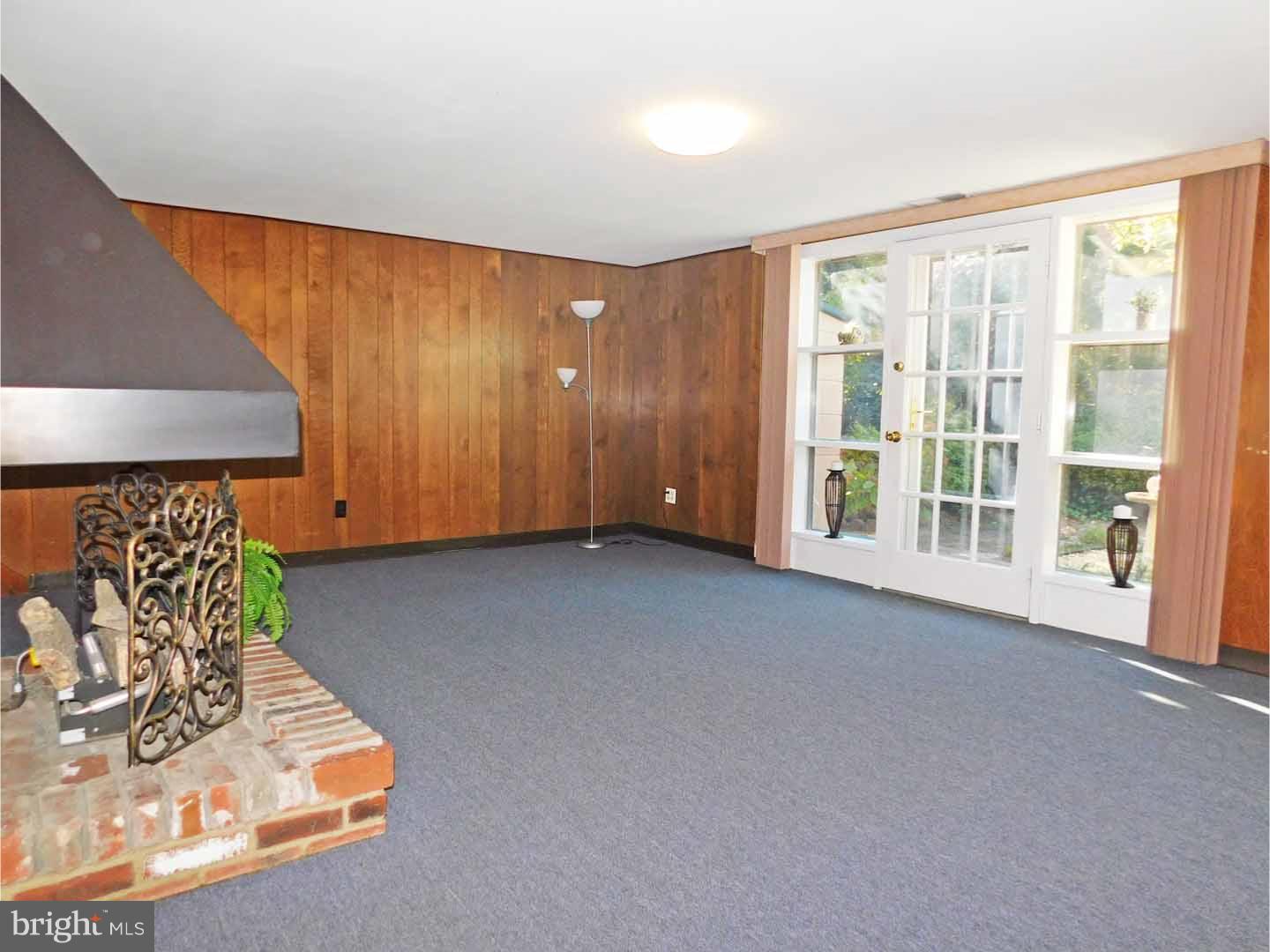 243 Goodford Road Philadelphia, PA 19154 - Photo 14 of 19 Family Room