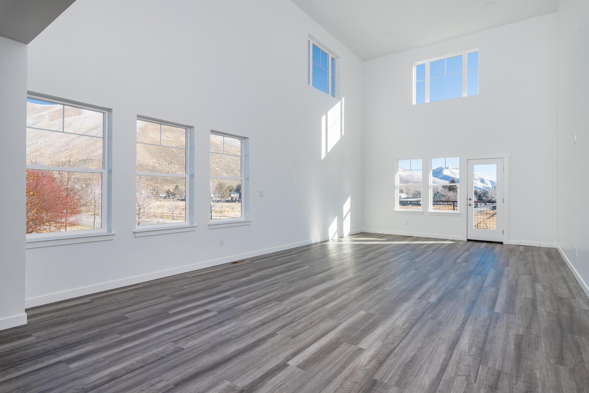 809 Countryside Boulevard Hailey, ID 83333 - Photo 18 of 35 Living Room