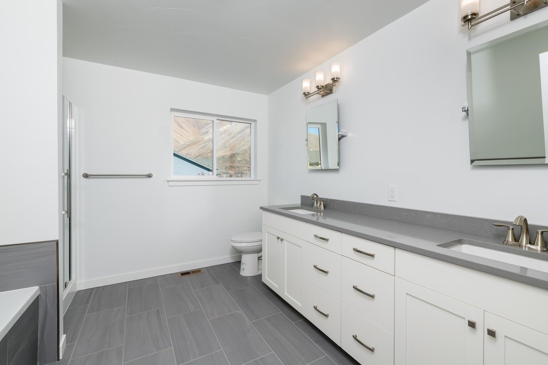 809 Countryside Boulevard Hailey, ID 83333 - Photo 24 of 35 Primary Bathroom