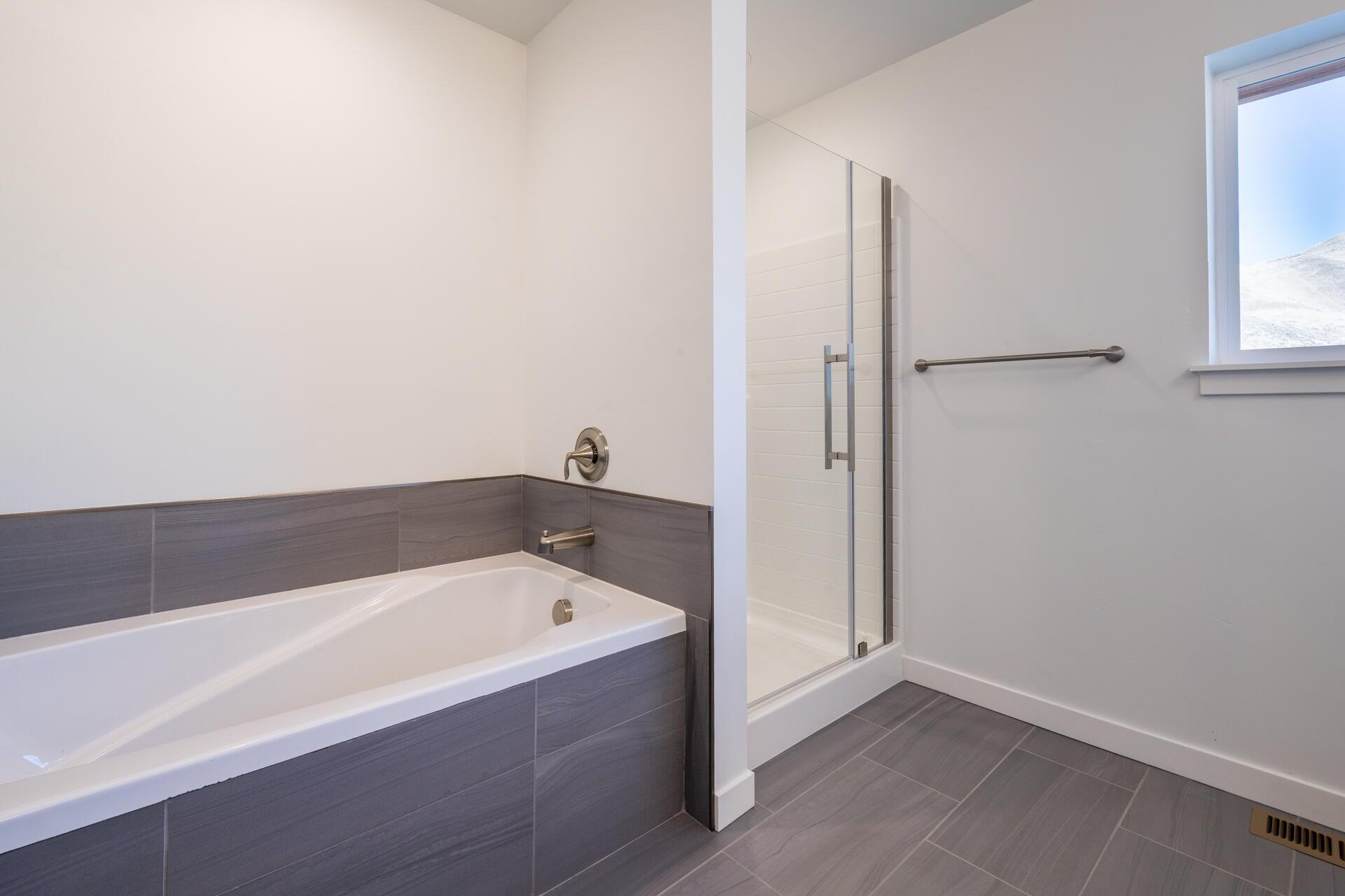 809 Countryside Boulevard Hailey, ID 83333 - Photo 25 of 35 Primary Bathroom