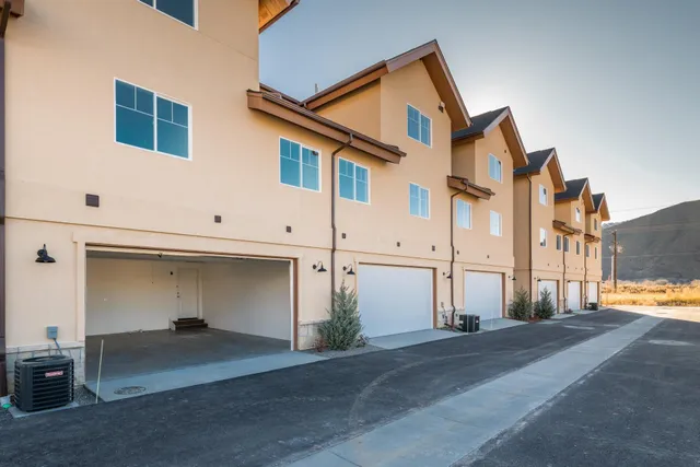 $750,000 | 809 Countryside Boulevard, Hailey, ID 83333